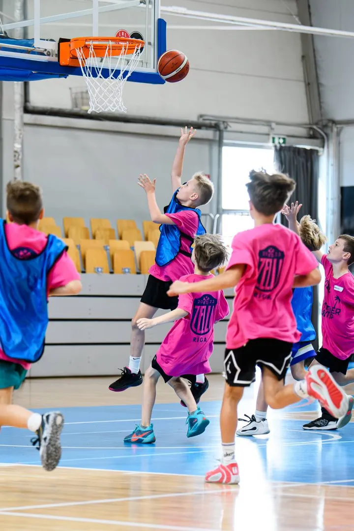Pupils shooting the ball at the basket during a basketball game